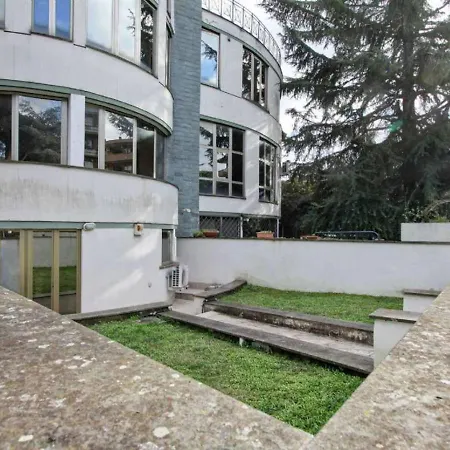 Vicino Ifo Intero Apartament *